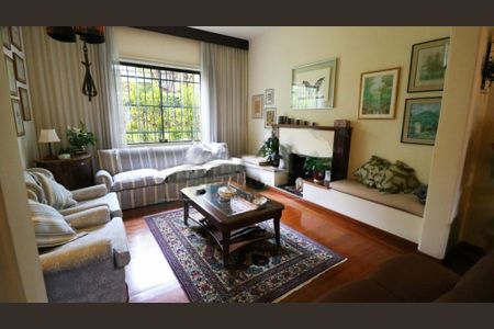 Casa à venda com 3 quartos, 300m² em Pacaembu, São Paulo