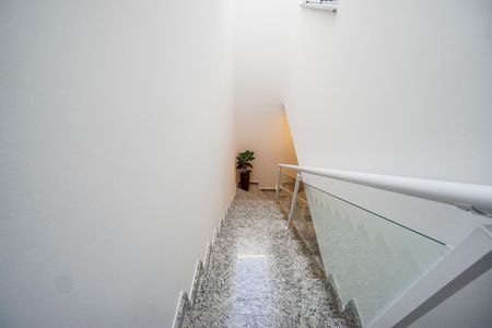 Casa de condomínio à venda com 115m², 3 quartos e 2 vagas Casa de condomínio à venda com 115m², 3 quartos e 2 vagasEscada