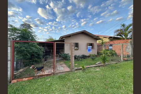 Casa à venda com 33m², 3 quartos e 1 vaga Casa à venda com 33m², 3 quartos e 1 vagaFachada