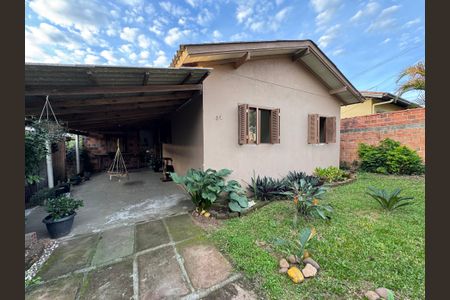 Casa à venda com 33m², 3 quartos e 1 vaga Casa à venda com 33m², 3 quartos e 1 vagaFachada