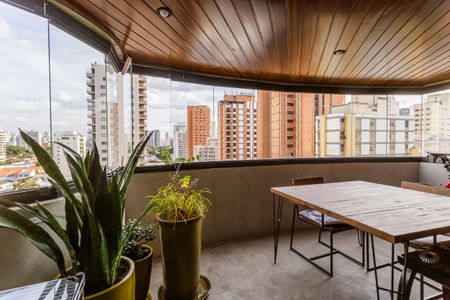 Apartamento à venda com 203m², 3 quartos e 3 vagasVaranda