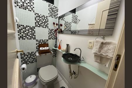 Apartamento à venda com 118m², 3 quartos e 2 vagas Apartamento à venda com 118m², 3 quartos e 2 vagasLavabo