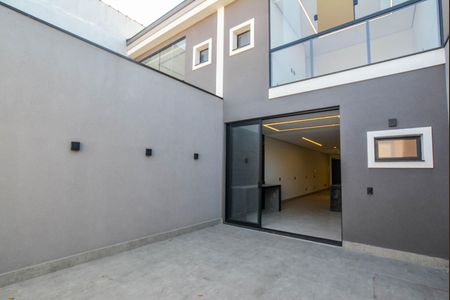 Casa à venda com 180m², 3 quartos e 2 vagasQuintal