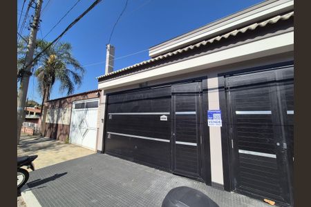 Casa à venda com 180m², 3 quartos e 2 vagasFachada