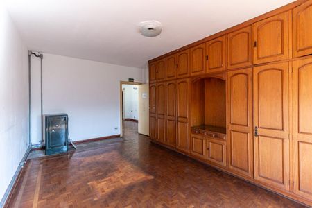 Casa à venda com 600m², 5 quartos e 6 vagas Casa à venda com 600m², 5 quartos e 6 vagasQuarto 1