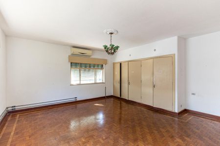 Casa à venda com 600m², 5 quartos e 6 vagas Casa à venda com 600m², 5 quartos e 6 vagasQuarto 3