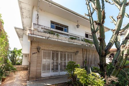 Casa à venda com 600m², 5 quartos e 6 vagas Casa à venda com 600m², 5 quartos e 6 vagasFachada