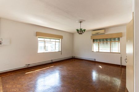 Casa à venda com 600m², 5 quartos e 6 vagas Casa à venda com 600m², 5 quartos e 6 vagasQuarto 3