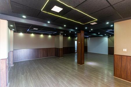 Casa à venda com 600m², 5 quartos e 6 vagas Casa à venda com 600m², 5 quartos e 6 vagasCinema