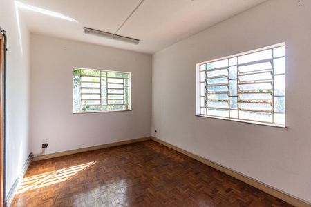 Casa à venda com 600m², 5 quartos e 6 vagas Casa à venda com 600m², 5 quartos e 6 vagasQuarto 5