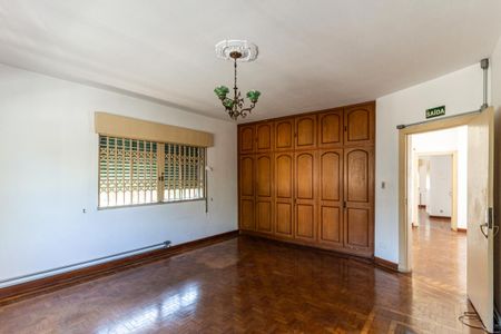 Casa à venda com 600m², 5 quartos e 6 vagas Casa à venda com 600m², 5 quartos e 6 vagasQuarto 2