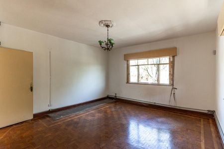 Casa à venda com 600m², 5 quartos e 6 vagas Casa à venda com 600m², 5 quartos e 6 vagasQuarto 2