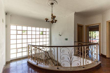 Casa à venda com 600m², 5 quartos e 6 vagas Casa à venda com 600m², 5 quartos e 6 vagasCorredor Superior