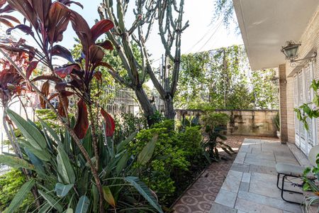 Casa à venda com 600m², 5 quartos e 6 vagas Casa à venda com 600m², 5 quartos e 6 vagasJardim Frontal