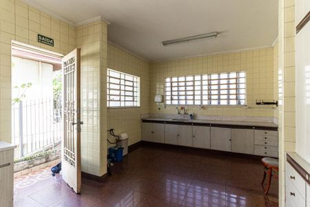 Casa à venda com 600m², 5 quartos e 6 vagas Casa à venda com 600m², 5 quartos e 6 vagasCozinha