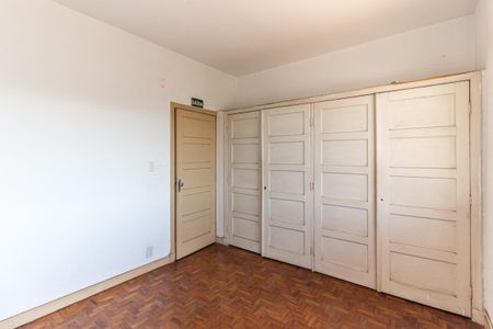 Casa à venda com 600m², 5 quartos e 6 vagas Casa à venda com 600m², 5 quartos e 6 vagasQuarto 6