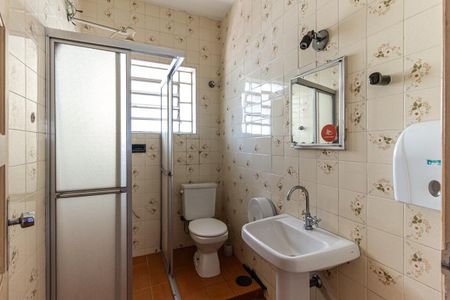 Casa à venda com 600m², 5 quartos e 6 vagas Casa à venda com 600m², 5 quartos e 6 vagasBanheiro 3