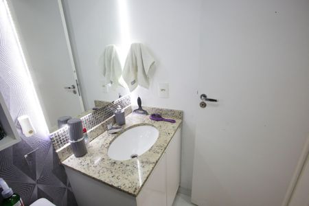 Apartamento à venda com 56m², 2 quartos e 1 vagaBanheiro Social