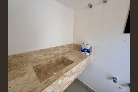 Casa de condomínio à venda com 280m², 4 quartos e 4 vagas Casa de condomínio à venda com 280m², 4 quartos e 4 vagasLavabo