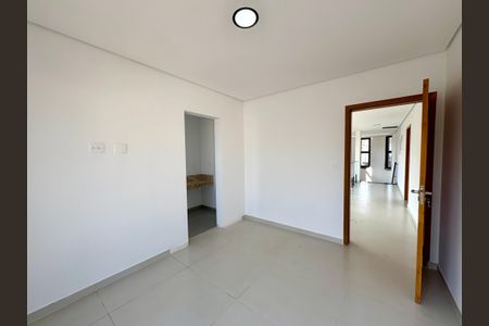 Casa de condomínio à venda com 280m², 4 quartos e 4 vagas Casa de condomínio à venda com 280m², 4 quartos e 4 vagasSuíte 4