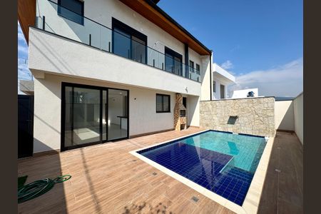 Casa de condomínio à venda com 280m², 4 quartos e 4 vagas Casa de condomínio à venda com 280m², 4 quartos e 4 vagasQuintal