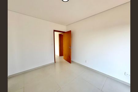 Casa de condomínio à venda com 280m², 4 quartos e 4 vagas Casa de condomínio à venda com 280m², 4 quartos e 4 vagasSuíte 4
