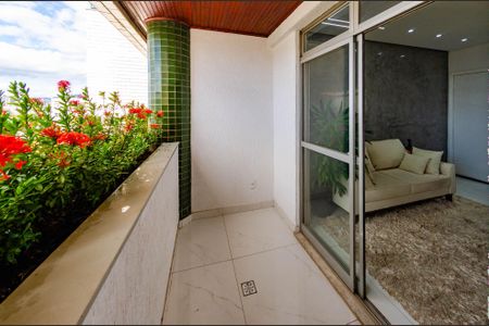 Apartamento para alugar com 167m², 3 quartos e 2 vagasVaranda