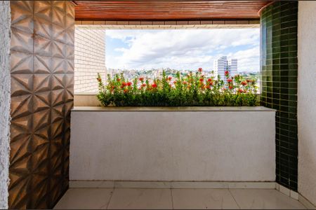 Apartamento para alugar com 167m², 3 quartos e 2 vagasVaranda