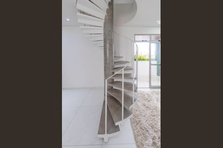 Apartamento para alugar com 167m², 3 quartos e 2 vagasEscada