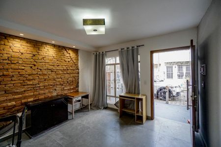 Casa à venda com 120m², 4 quartos e 2 vagas Casa à venda com 120m², 4 quartos e 2 vagasSala