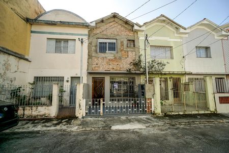 Casa à venda com 120m², 4 quartos e 2 vagas Casa à venda com 120m², 4 quartos e 2 vagasFachada