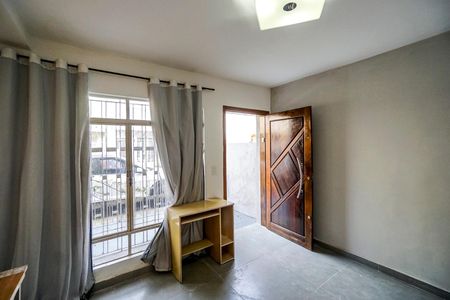 Casa à venda com 120m², 4 quartos e 2 vagas Casa à venda com 120m², 4 quartos e 2 vagasSala