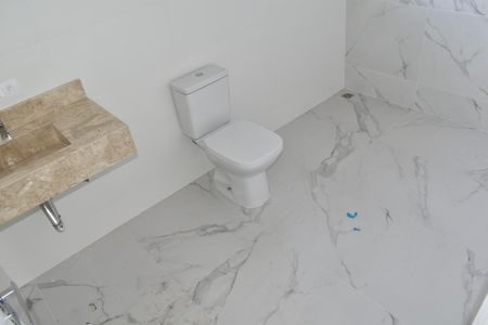 Casa de condomínio para alugar com 200m², 3 quartos e 3 vagas Casa de condomínio para alugar com 200m², 3 quartos e 3 vagasBanheiro da Suíte 1