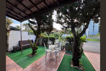 Casa de condomínio à venda com 140m², 3 quartos e 2 vagasÁrea externa