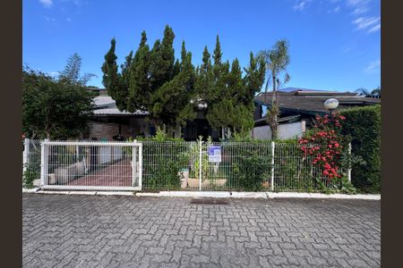 Casa de condomínio à venda com 140m², 3 quartos e 2 vagasPlaca 