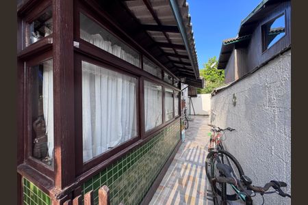 Casa de condomínio à venda com 140m², 3 quartos e 2 vagasÁrea externa