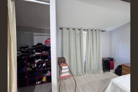 Casa de condomínio à venda com 140m², 3 quartos e 2 vagasSuíte Master - Closet