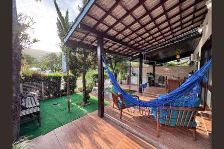 Casa de condomínio à venda com 140m², 3 quartos e 2 vagasÁrea externa