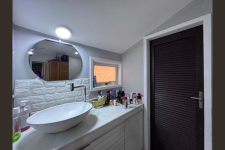 Casa de condomínio à venda com 140m², 3 quartos e 2 vagasSuíte Master - Banheiro