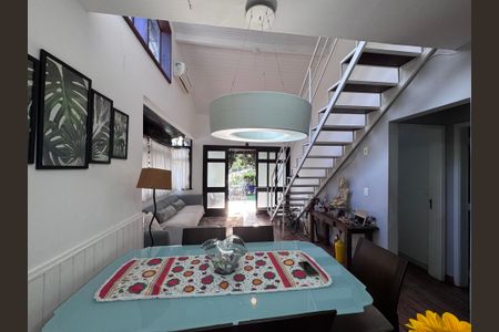 Casa de condomínio à venda com 140m², 3 quartos e 2 vagasSala