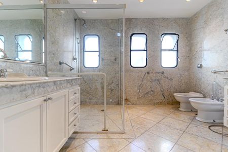 Apartamento à venda com 260m², 4 quartos e 3 vagasBanheiro da Suíte