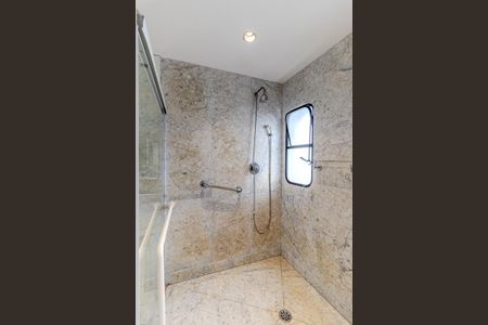 Apartamento à venda com 260m², 4 quartos e 3 vagasBanheiro da Suíte