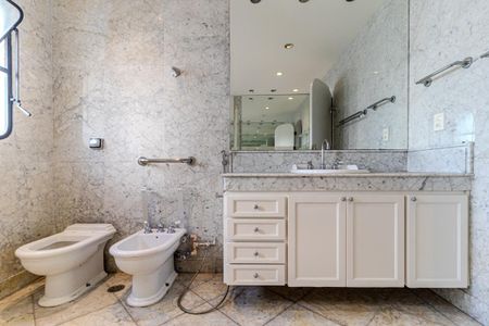 Apartamento à venda com 260m², 4 quartos e 3 vagasBanheiro da Suíte