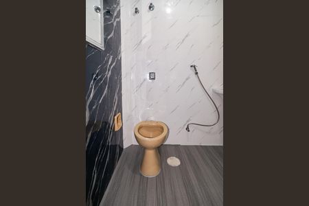 Studio à venda com 33m², 1 quarto e sem vaga Studio à venda com 33m², 1 quarto e sem vagaBanheiro / Área de Serviço
