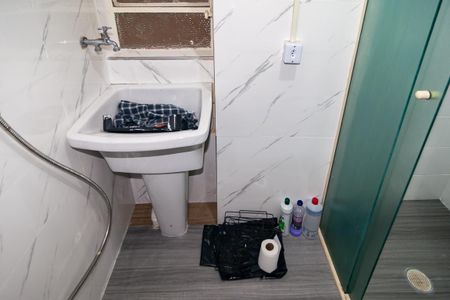 Studio à venda com 33m², 1 quarto e sem vaga Studio à venda com 33m², 1 quarto e sem vagaBanheiro / Área de Serviço