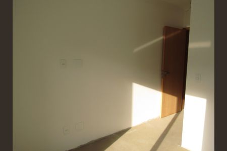 Casa à venda com 145m², 3 quartos e 4 vagasSuíte 2