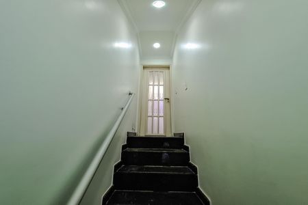 Apartamento à venda com 144m², 2 quartos e 2 vagas Apartamento à venda com 144m², 2 quartos e 2 vagasEscada