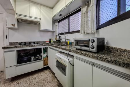Apartamento à venda com 144m², 2 quartos e 2 vagas Apartamento à venda com 144m², 2 quartos e 2 vagasCozinha