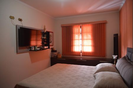 Casa à venda com 267m², 4 quartos e 4 vagasQuarto Suíte