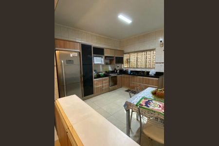 Casa à venda com 3 quartos, 350m² em Jardim Maria Estela, São Paulo